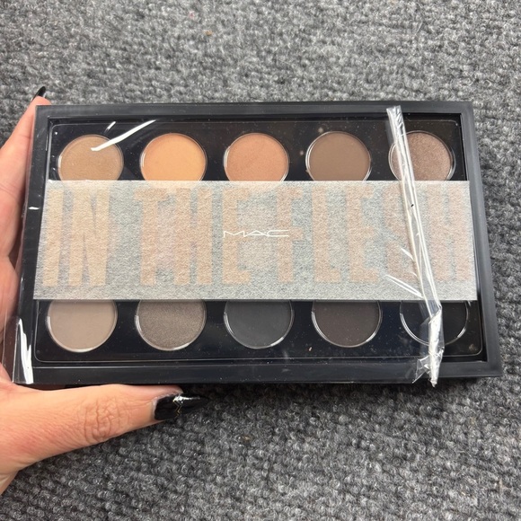 MAC Cosmetics NIB Eye Shadow x 15 color: In the Flesh palette - Picture 2 of 7